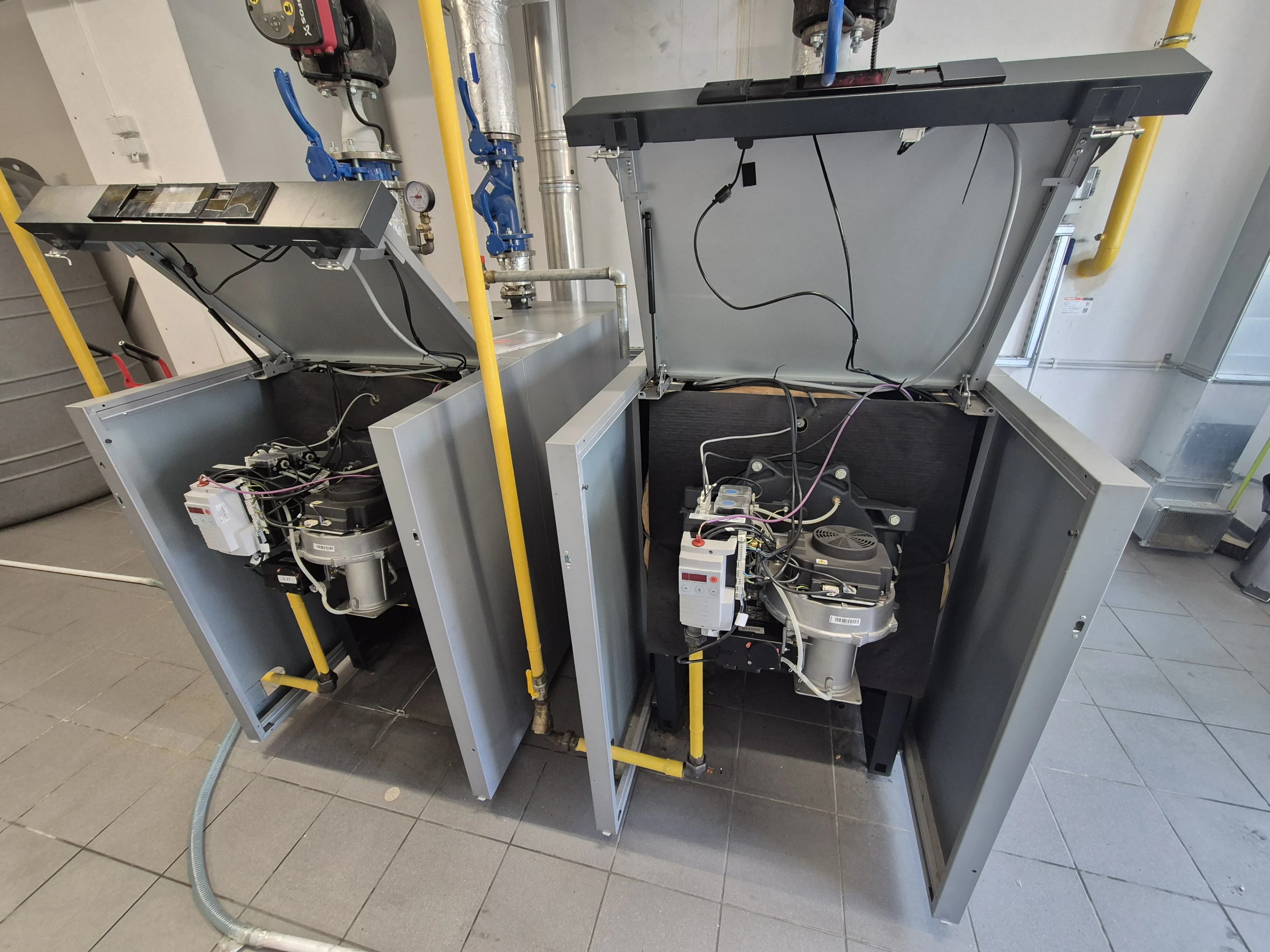 Nowoczesny kocioł gazowy Viessmann Vitocrossal w kotłowni